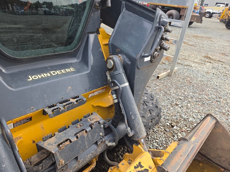 2018-deere-333g-image-15