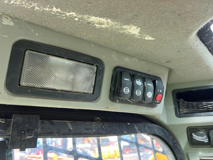 2014-caterpillar-289d-image-24