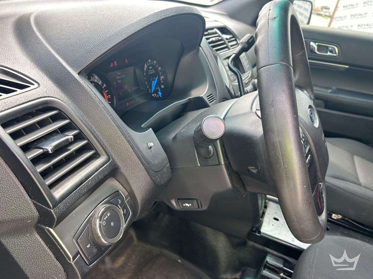 2016-ford-explorer-image-14