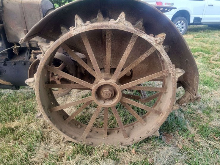 wallis-tractor-image-13