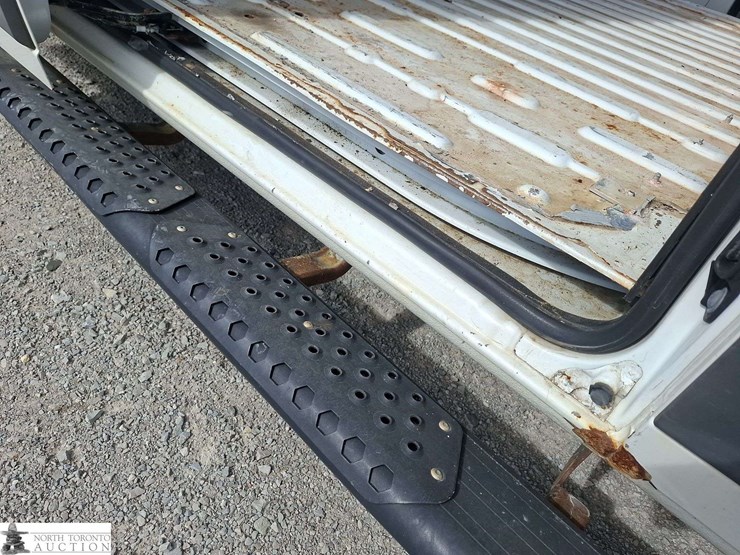 non-operable-2017-ram-promaster-cargo-van-image-24