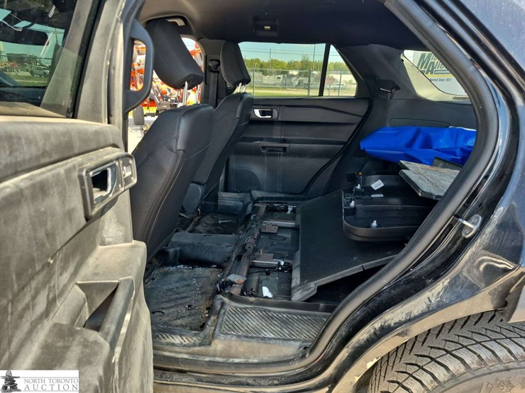 2021-ford-explorer-image-12