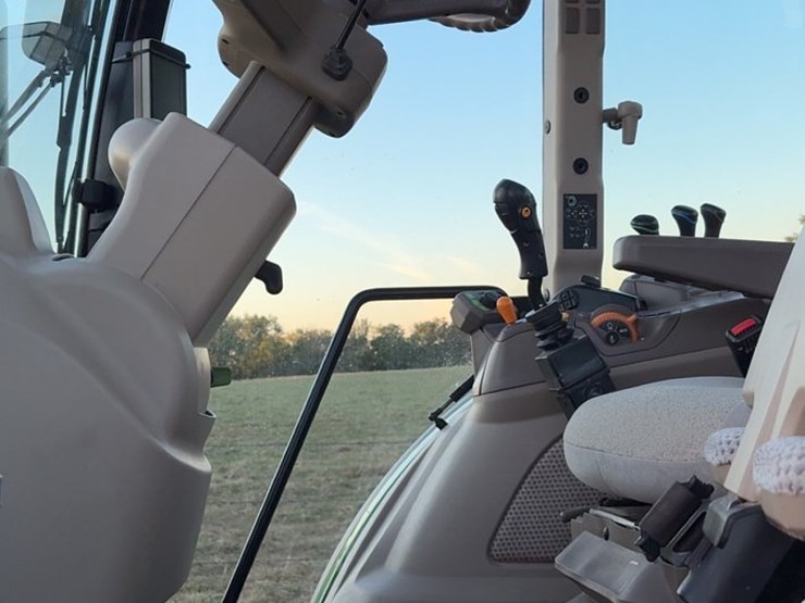 2018-john-deere-5125r-image-24