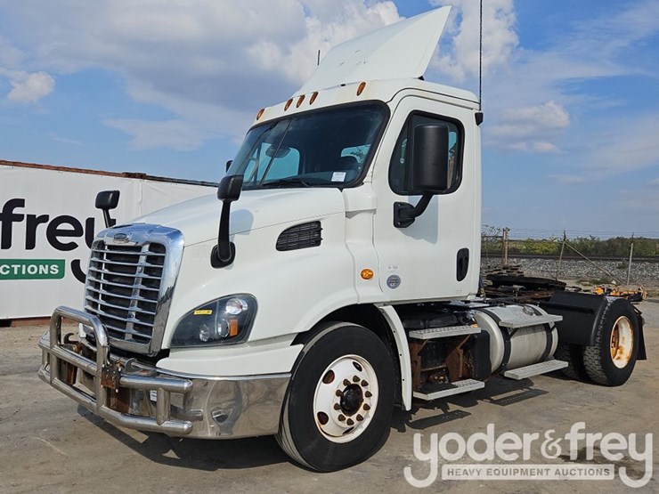 2017-freightliner-cascadia-113-image-1