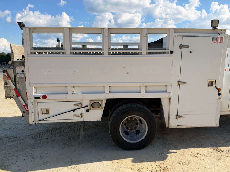 2017-chevrolet-silverado-3500-image-16