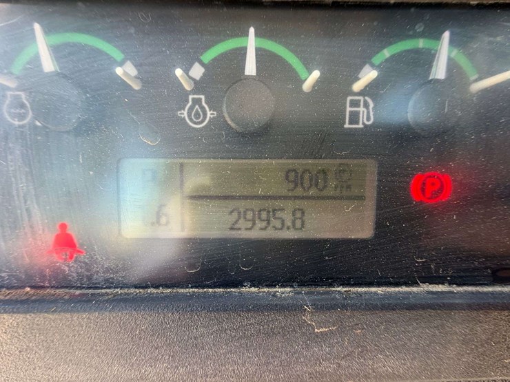 2018-deere-650k-image-51