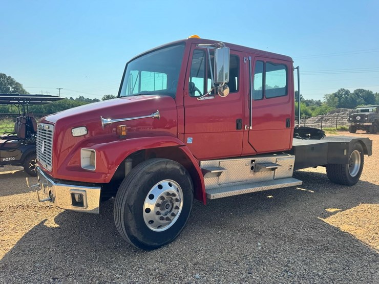 2001-freightliner-fl80-image-1