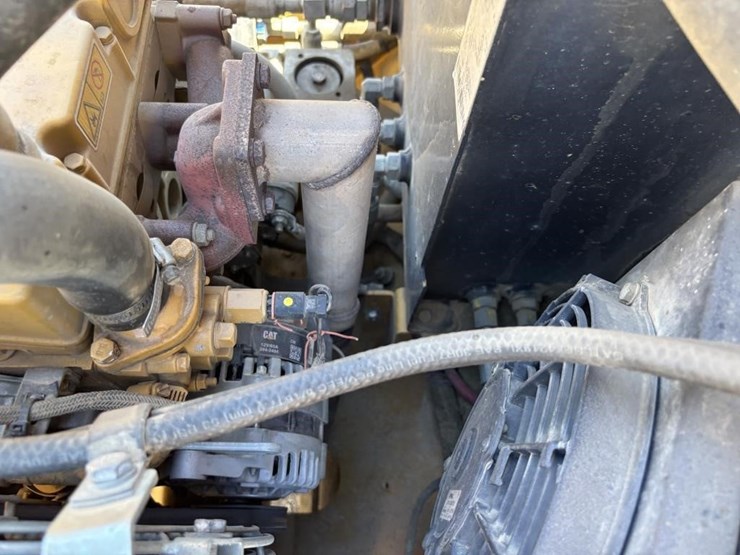 2013-caterpillar-cb22-image-34