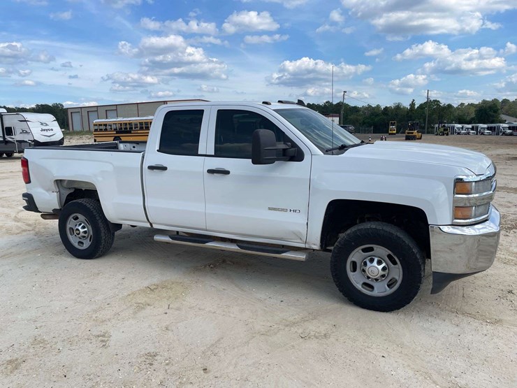 2015-chevrolet-silverado-2500-image-4