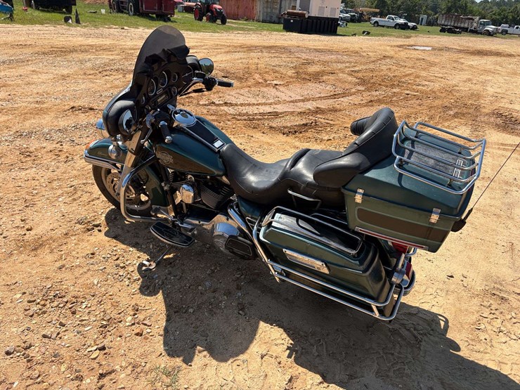 2002-harley-davidson-classic-motorcycle-(64,181-miles)-image-2