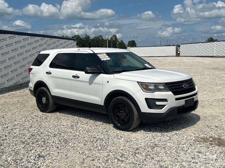 2016-ford-explorer-image-2
