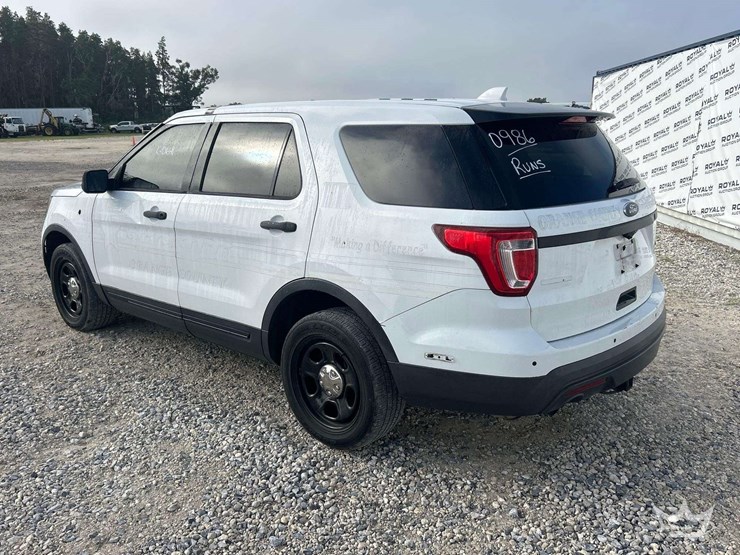 2016-ford-explorer-image-4