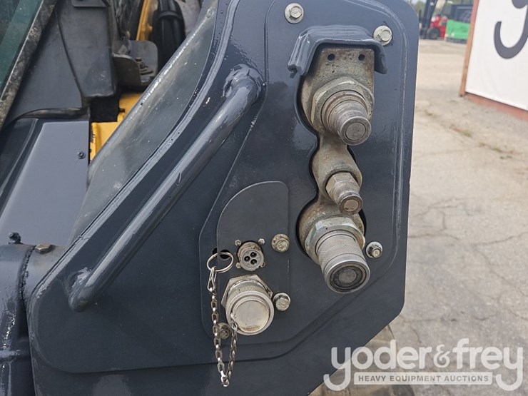 2021-deere-333g-image-37