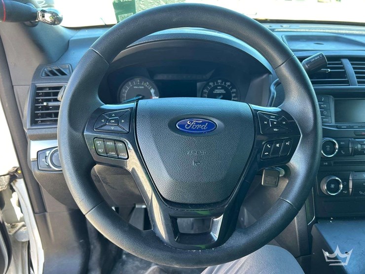 2016-ford-explorer-image-11