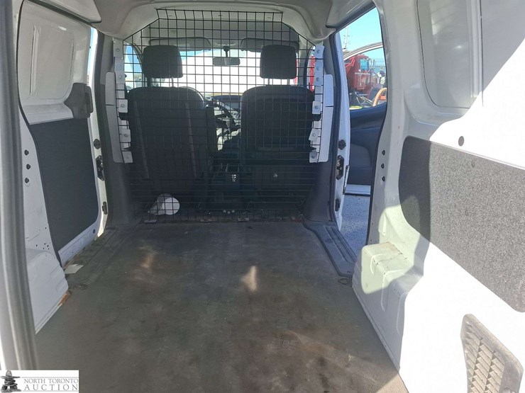 2017-nissan-nv200-image-19
