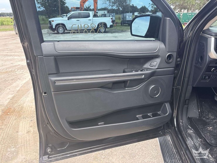2023-ford-expedition-image-16