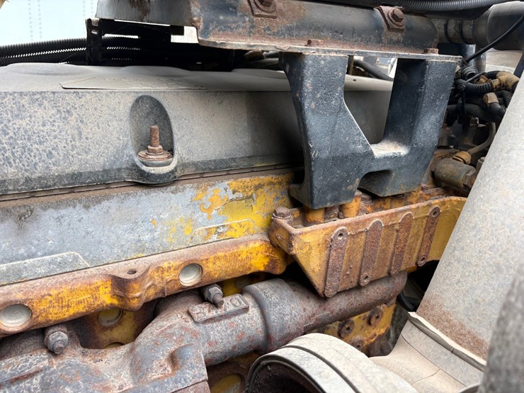 2009-caterpillar-c13-image-45
