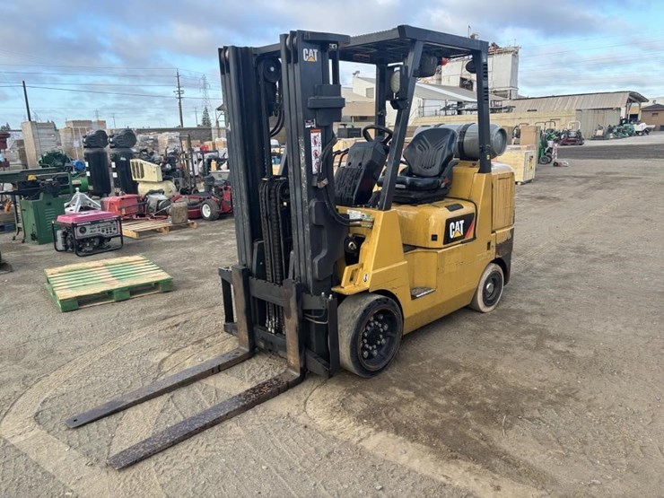 2020-caterpillar-gc40k-image-1