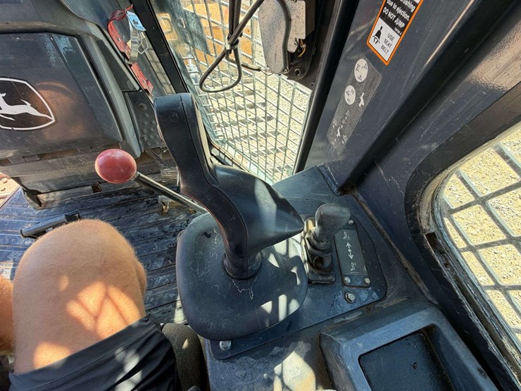 2018-deere-650k-image-50