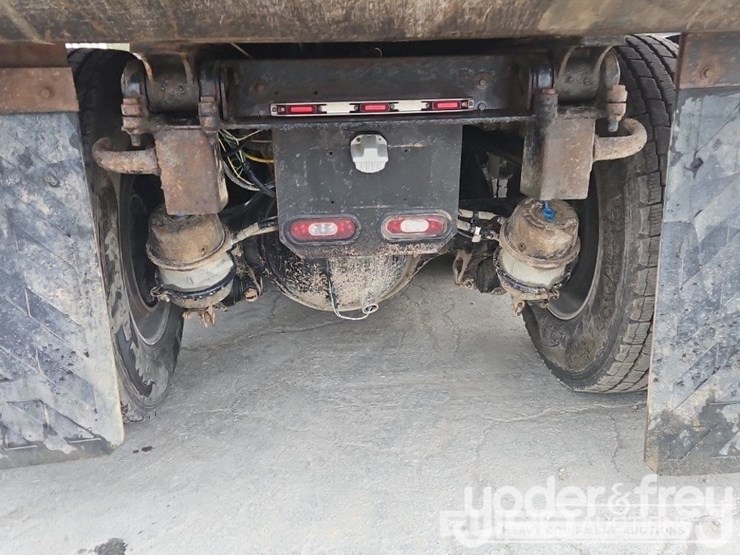 2019-freightliner-122sd-image-33
