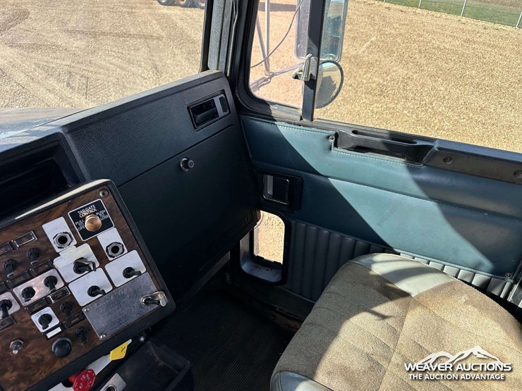 kenworth-t800b-image-9