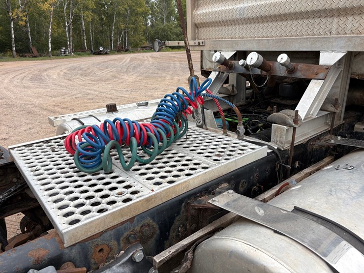 2013-western-star-4900sa-image-10