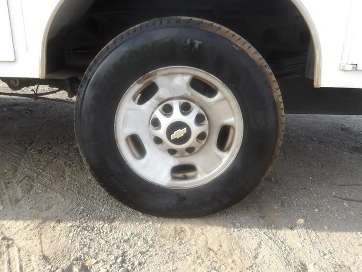 2013-chevrolet-2500-image-6