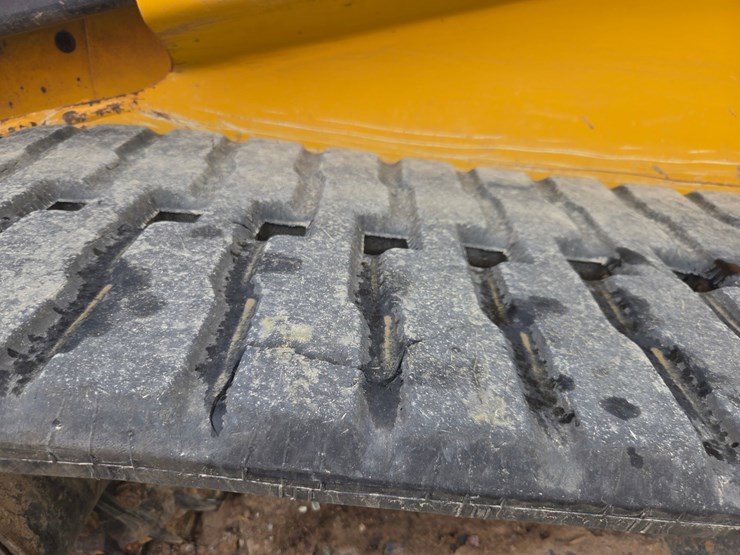 2020-deere-331g-image-52