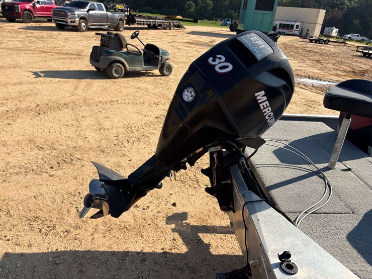 2010-bassmaster-pro-16-freshwater-boat-w/-trailer-image-16