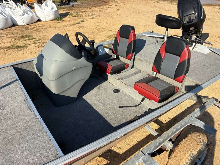 2010-bassmaster-pro-16-freshwater-boat-w/-trailer-image-12