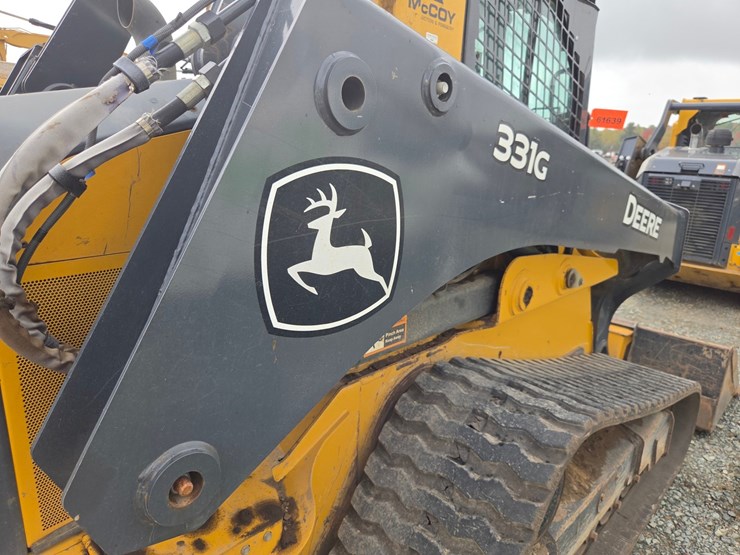 2020-deere-331g-image-23