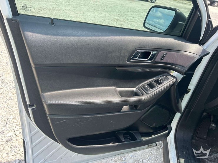 2016-ford-explorer-image-10
