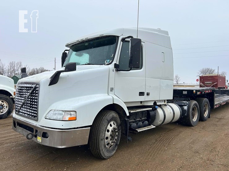 2015-volvo-vnm62t630-image-1