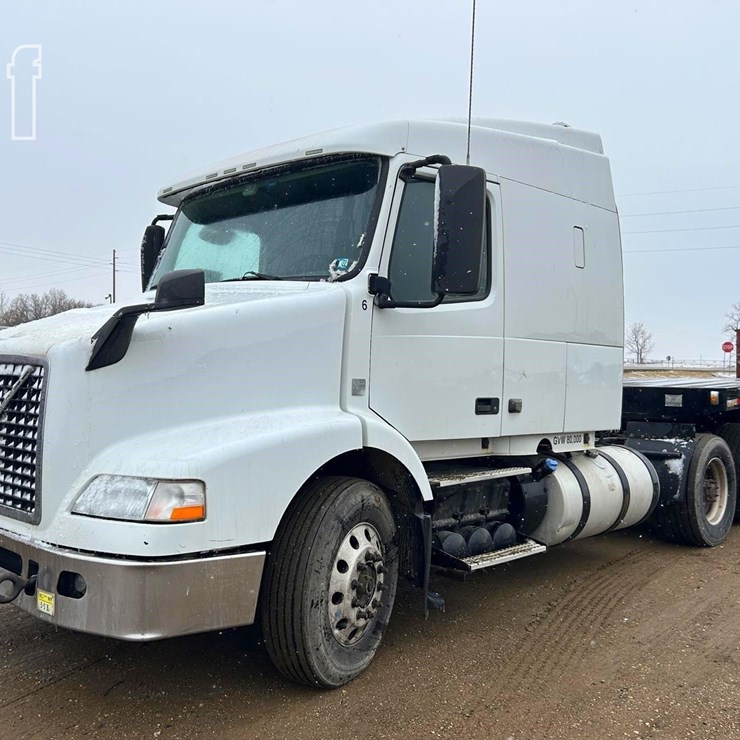2015 VOLVO VNM62T630