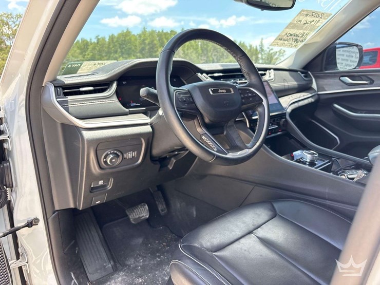 2022-jeep-grand-cherrokee-suv-image-12