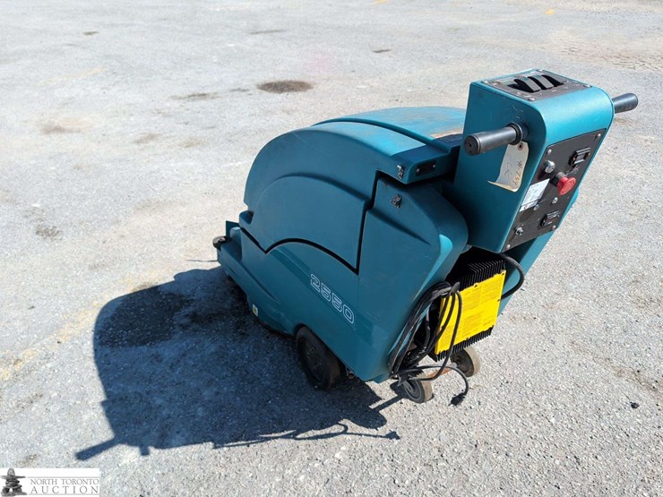 non-operable-tennant-2550-floor-scrubber-image-7