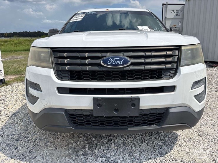 2016-ford-explorer-image-26