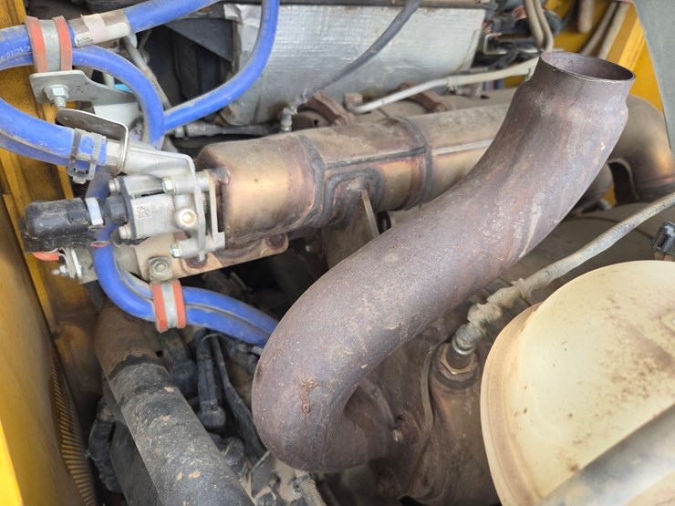 2020-deere-331g-image-30