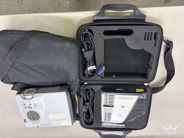 hp-&amp;-epson-projector,-view-sonic-monitors,-and-cords.-image-3