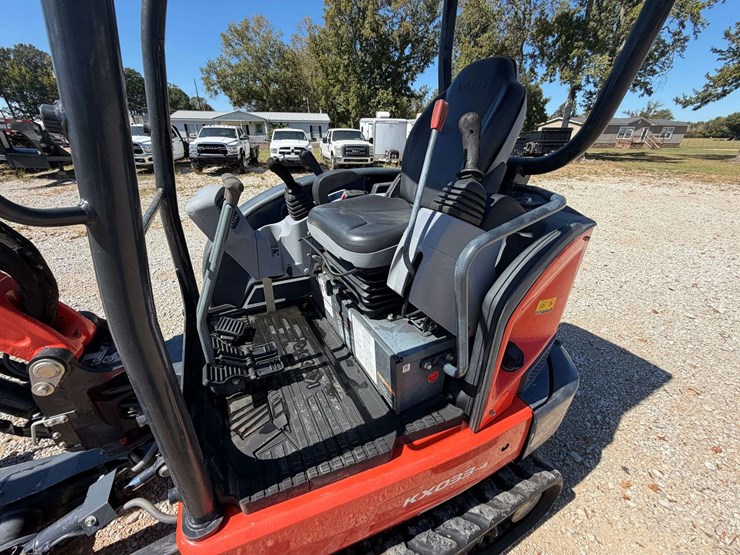 2023-kubota-kx033-4-image-9