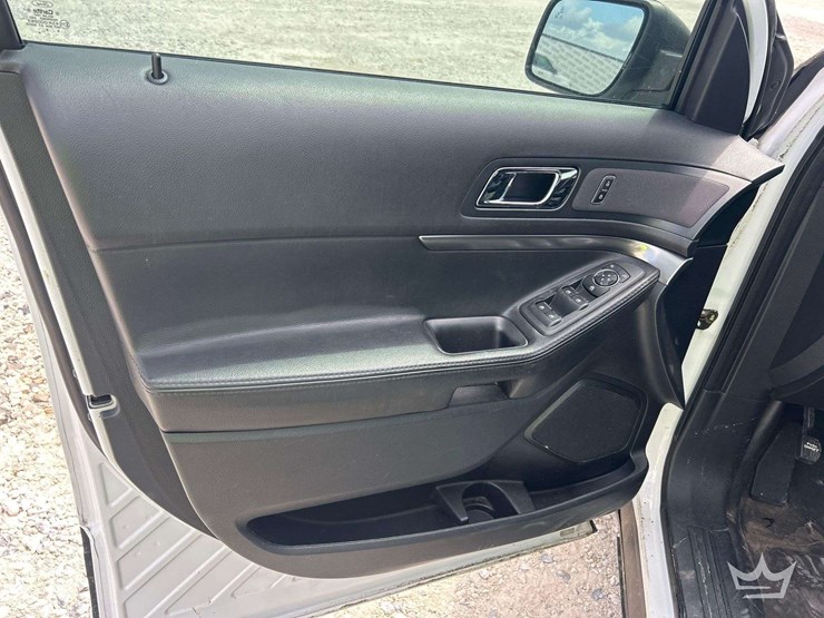 2016-ford-explorer-image-11