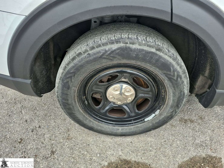 2021-ford-explorer-image-23