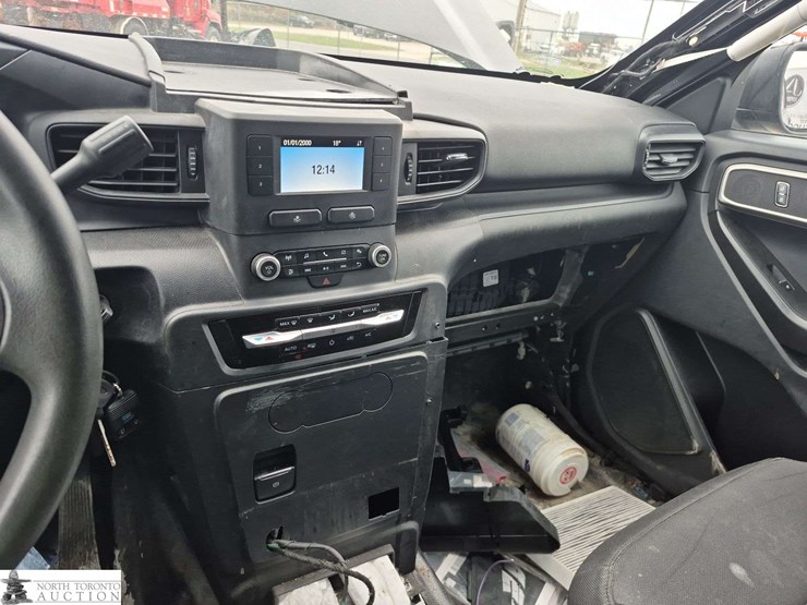 2021-ford-explorer-image-12