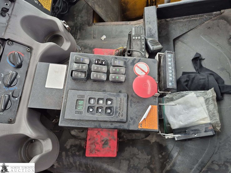 2018-freightliner-m2-106-image-16