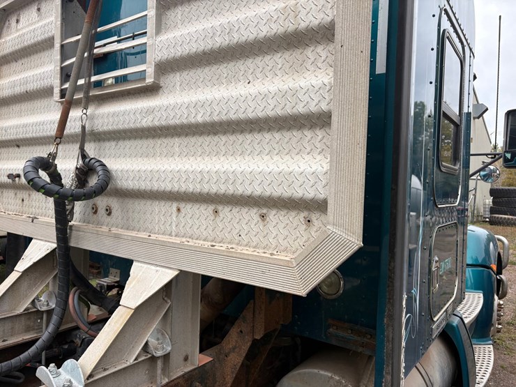 2009-caterpillar-c13-image-21