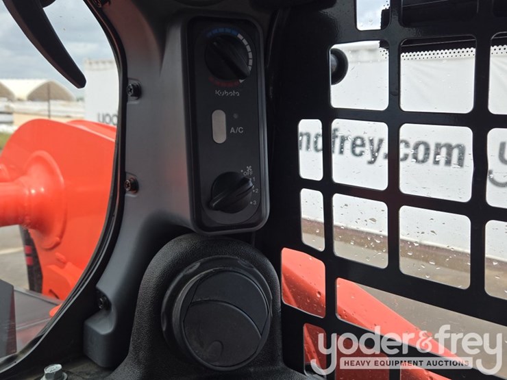 2024-kubota-ssv65-image-45
