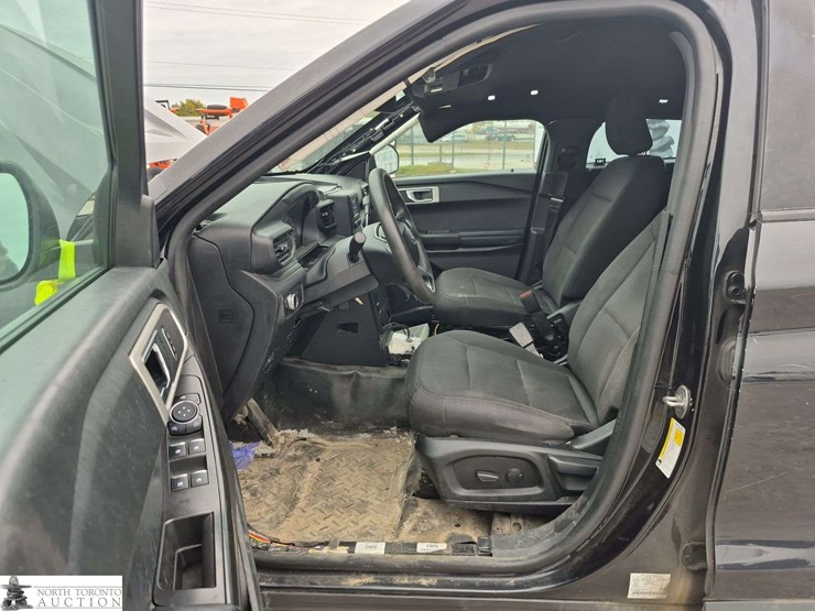 2021-ford-explorer-image-10
