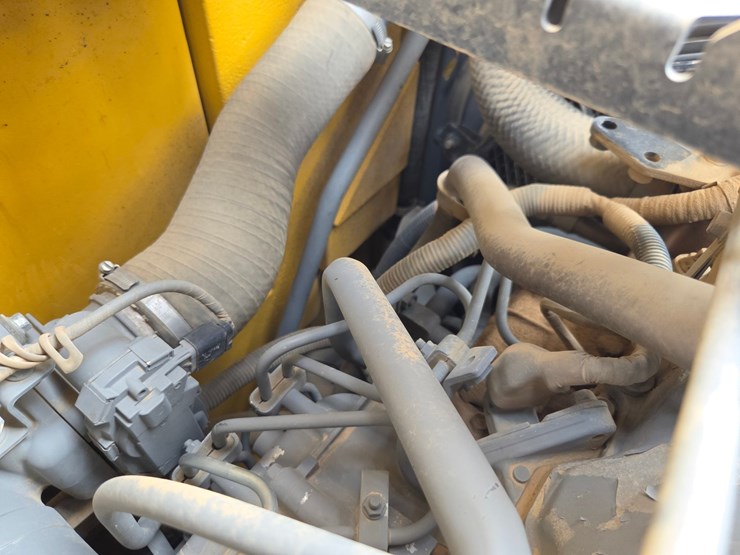 2017-deere-245g-lc-image-33