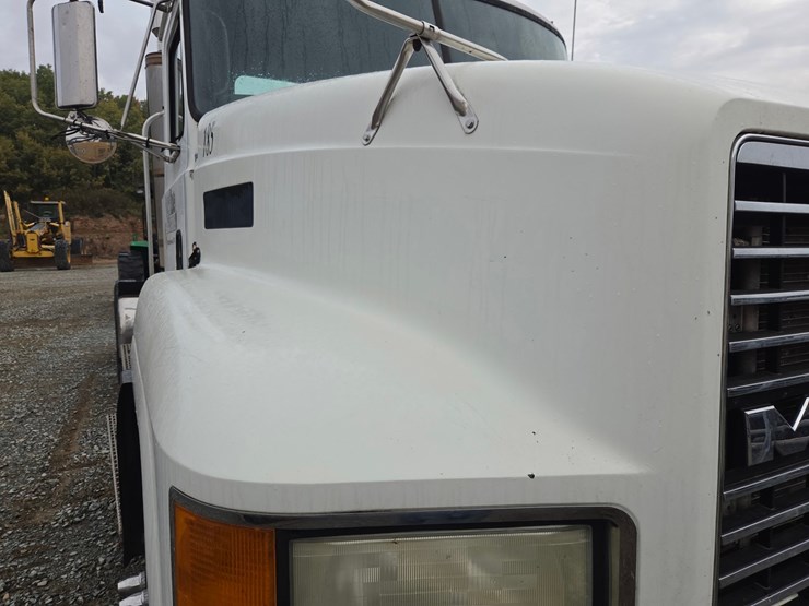 2000-mack-ch613-image-12