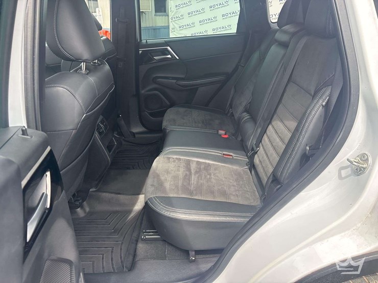 2023-mitsubishi-outlander-image-22